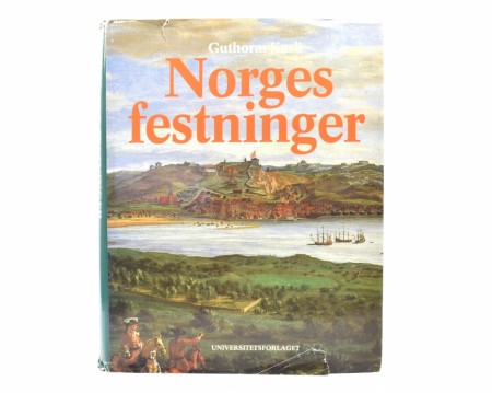 Guthorm Kavli:  Norges festninger. 