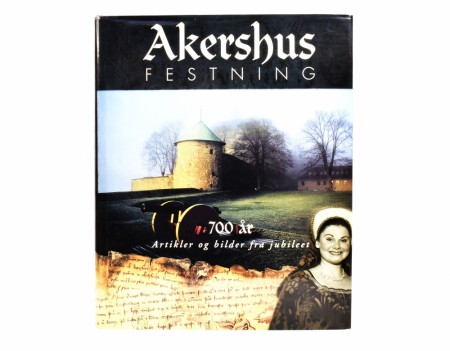 Roald Christensen - Magnar Saltnes (red.)  Akershus festning 700 år. 