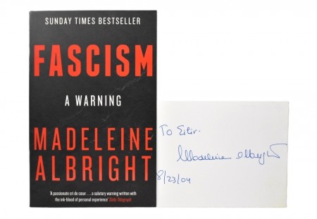 Madeleine Albright: Fascism - A Warning. Signert.