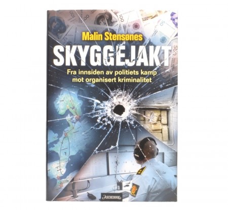 Malin Stensøen: Skyggejakt. Signert