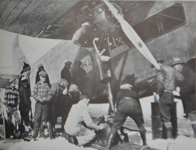 Skiene monteres under Byrds Ford-fly 1928